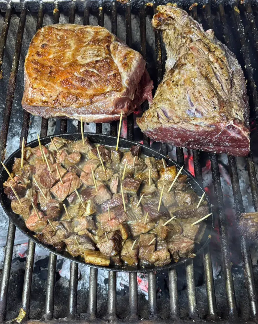 Cortes y picoteo a las brasas